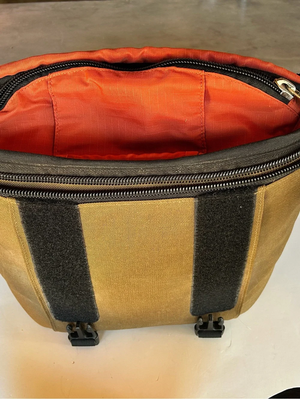 Krumpler Brown Messenger Camera Bag Crossbody Padded